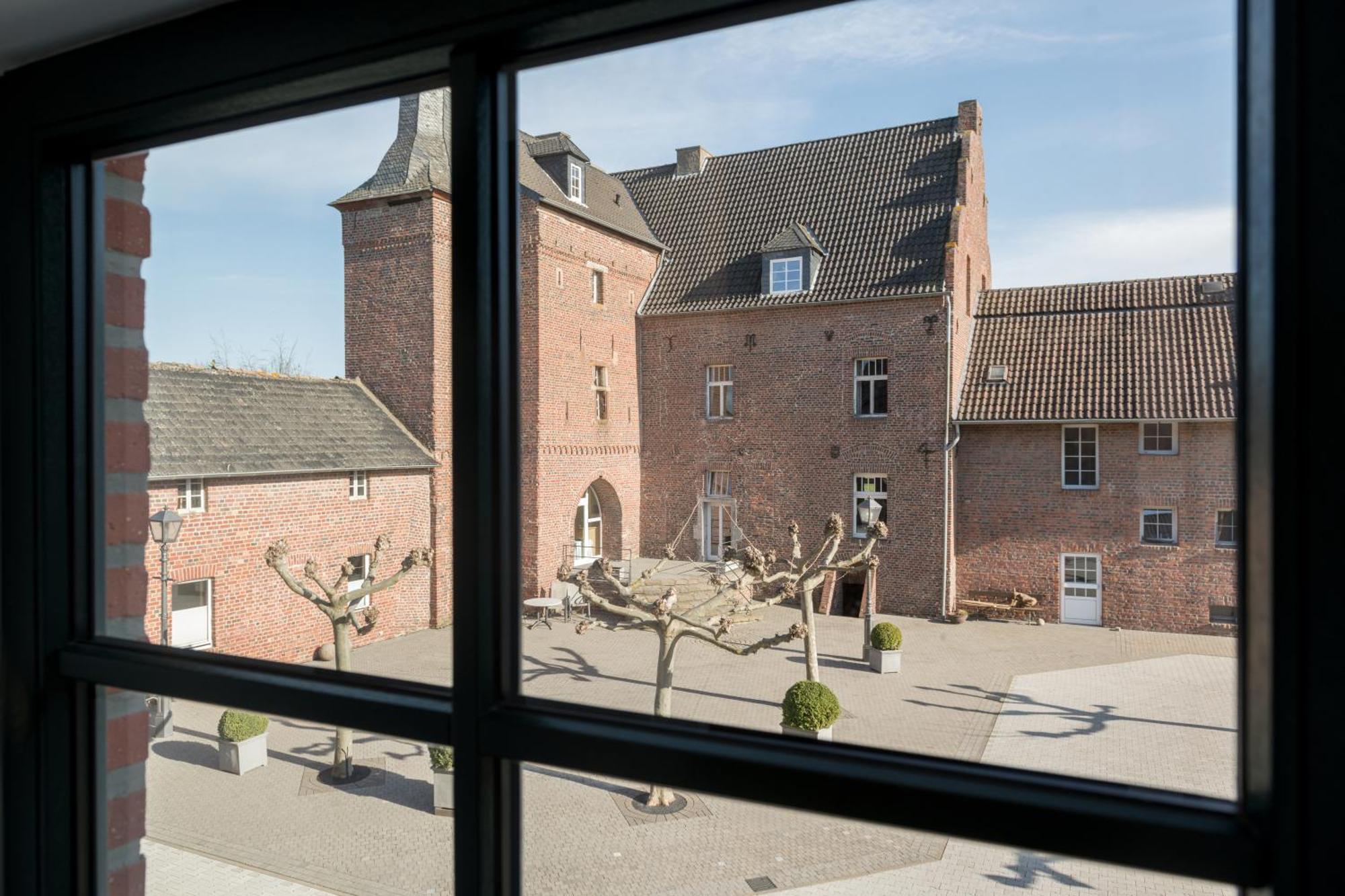 Burg Obbendorf Hotel Niederzier Buitenkant foto