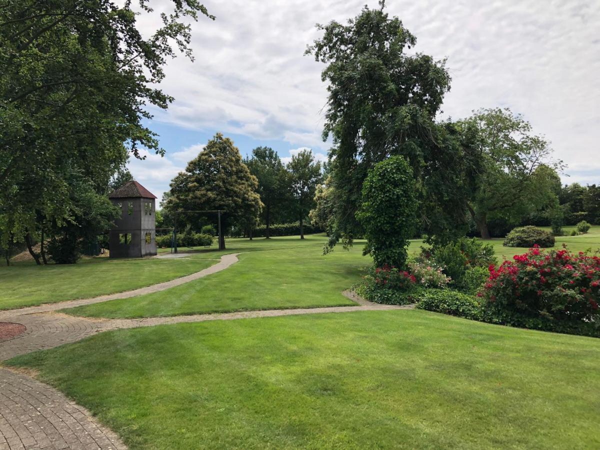 Burg Obbendorf Hotel Niederzier Buitenkant foto